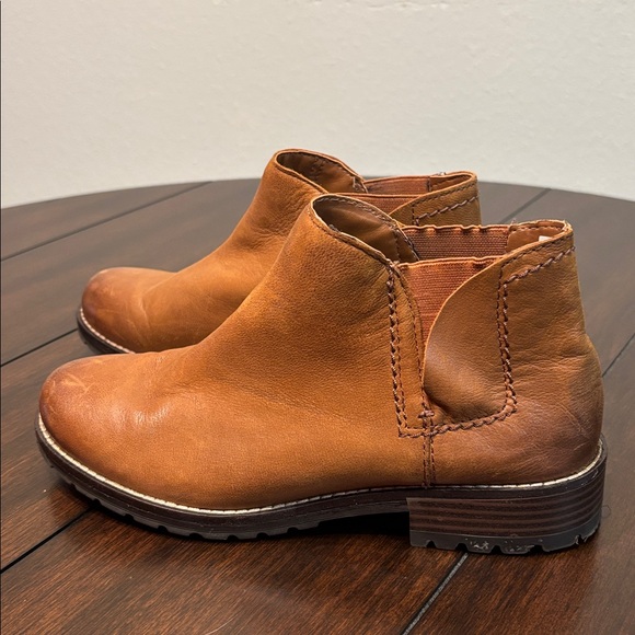 Clark’s boots 7 - Picture 3 of 6